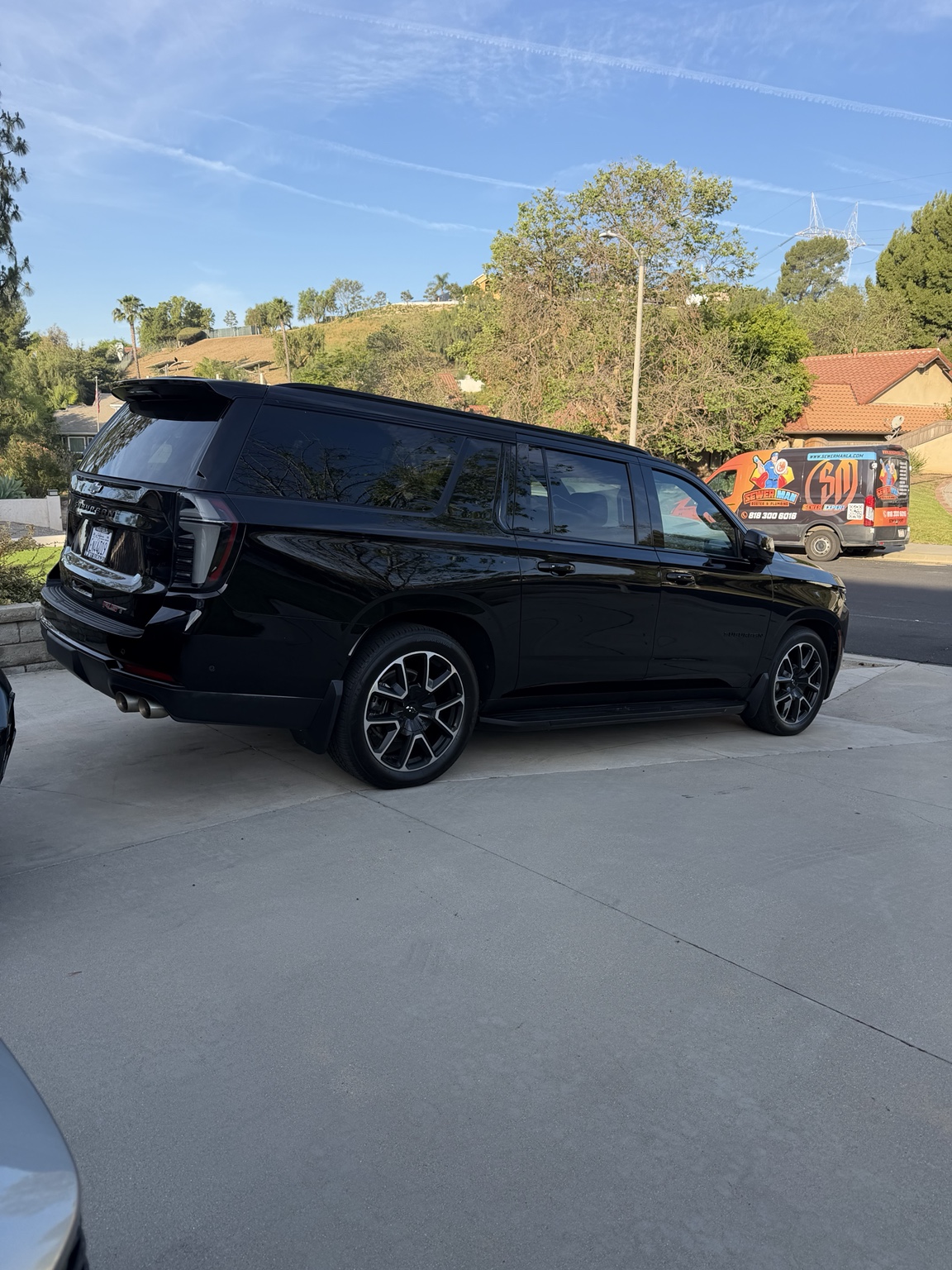Side view of the Velare Chauffeur Chevrolet Suburban